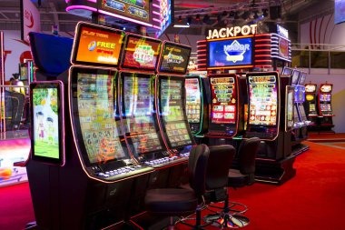 Live Dragon Hatch dealer at matahitam slot studio with card table and multi-camera setup